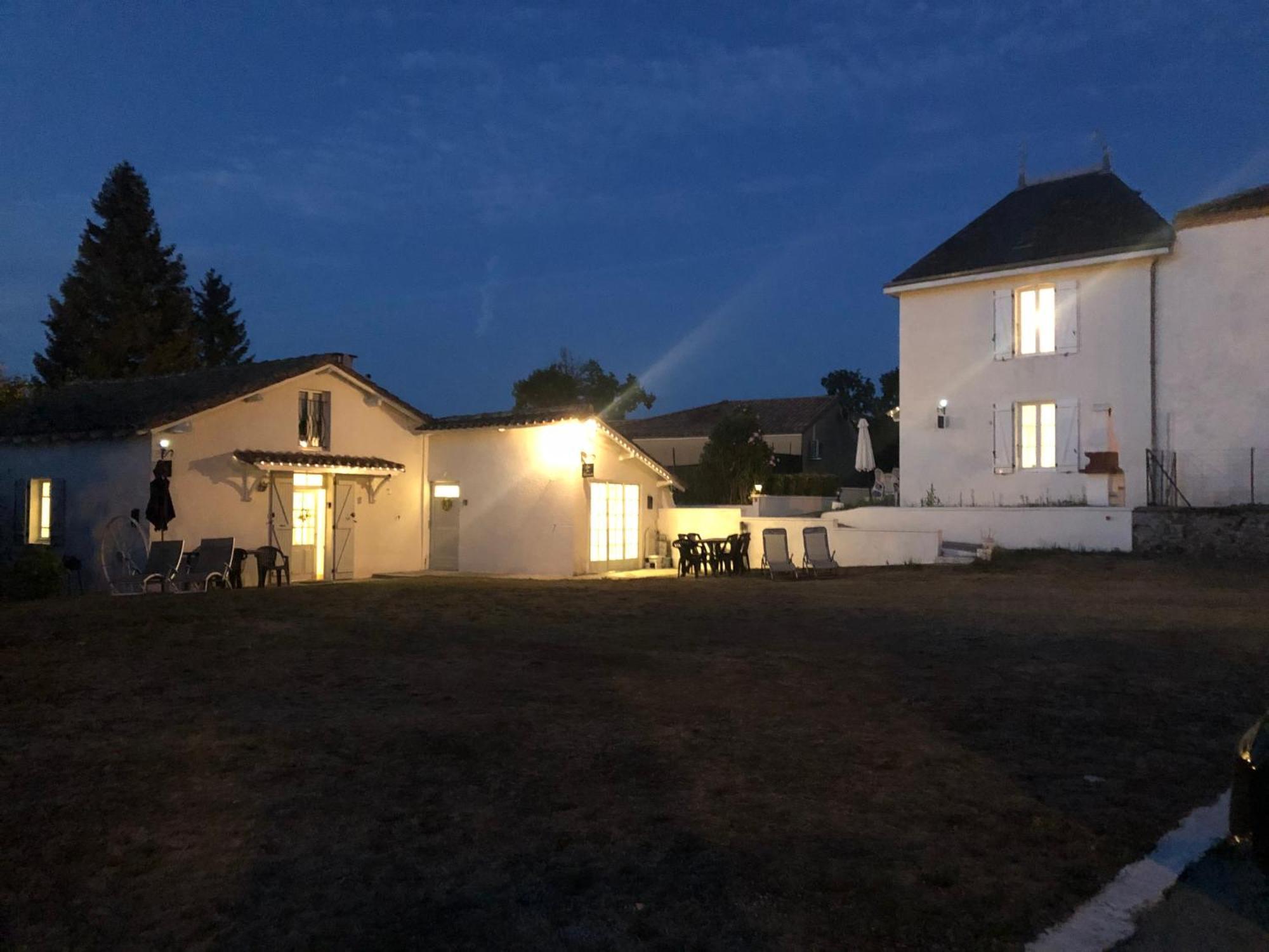 Gite Des Tournesols Oradour-Fanais Ngoại thất bức ảnh