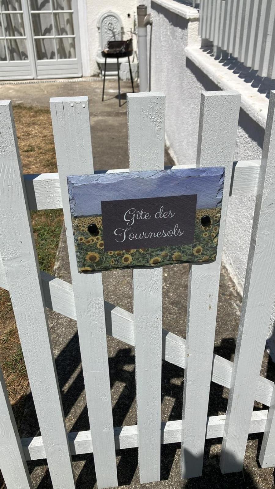 Gite Des Tournesols Oradour-Fanais Ngoại thất bức ảnh